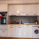 Nice Appt With Balcony Near The Bois De Boulogne